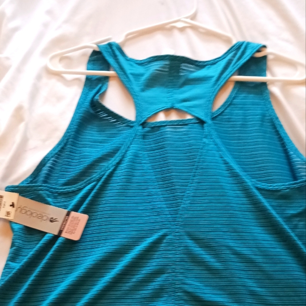 Blouse. It's new with tags and perfect for summer. Relax fit